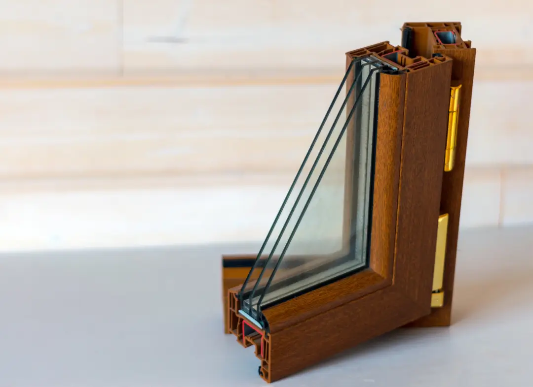 Installation de fenêtre en bois sur mesure Uzès